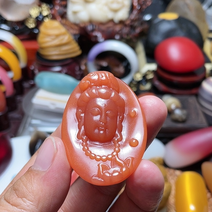 石英质玉（金丝玉）颈饰未镶嵌