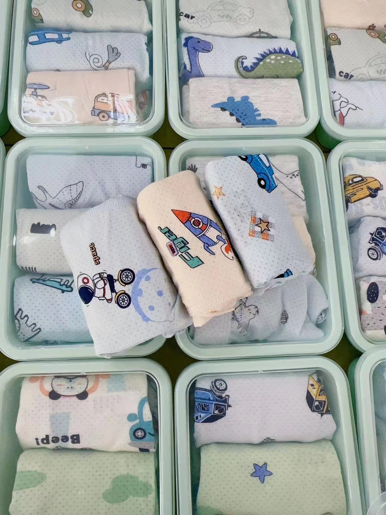 君君家【男童短裤】1016薄款卡通男宝莫代尔休闲内搭平角短裤