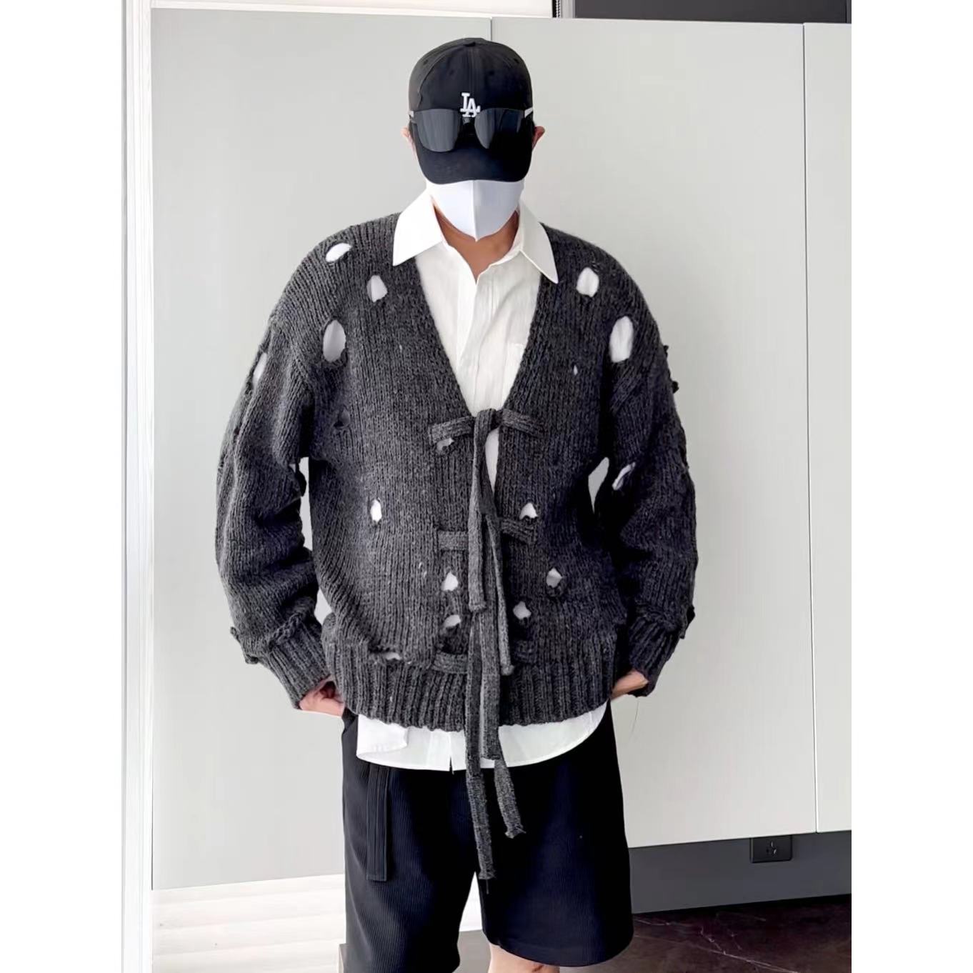 大圣圣 重工艺镂空绑带针织开衫男不规则大破洞设计毛衣TOP 9826