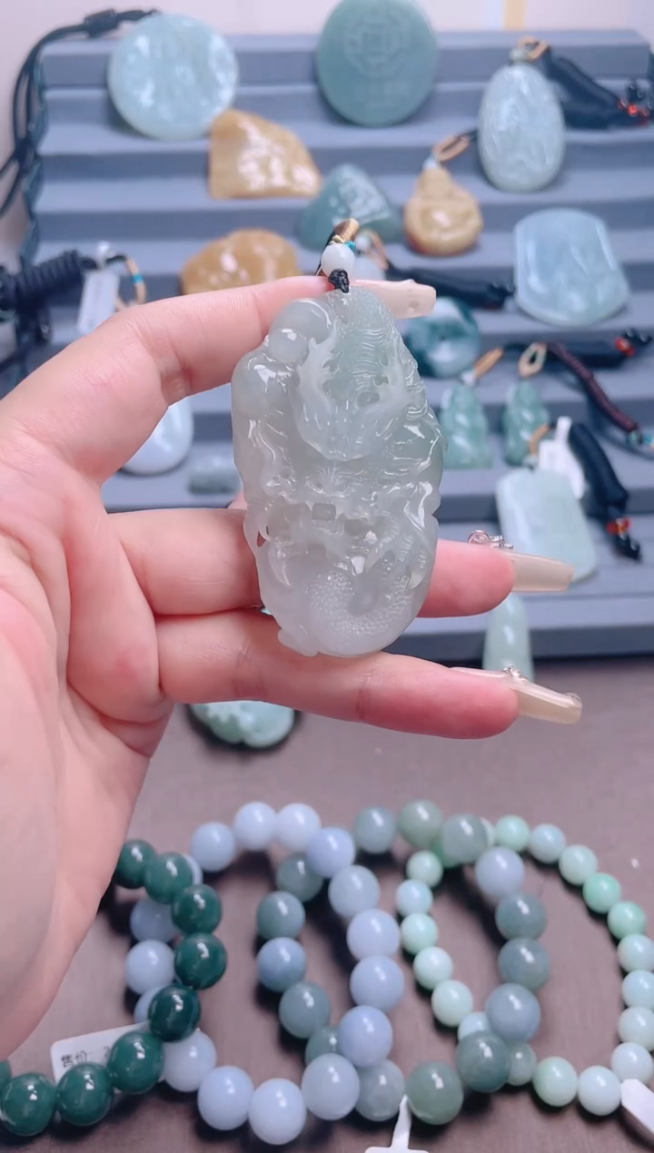 【闪购商品】翡翠吊坠(不含链)未镶嵌龙牌