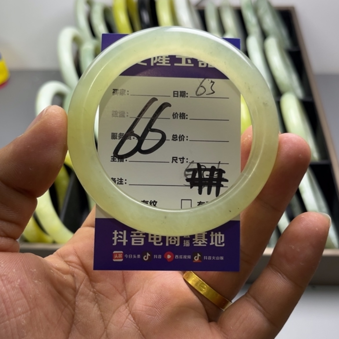 【闪购商品】蛇纹石玉手镯未镶嵌一**四