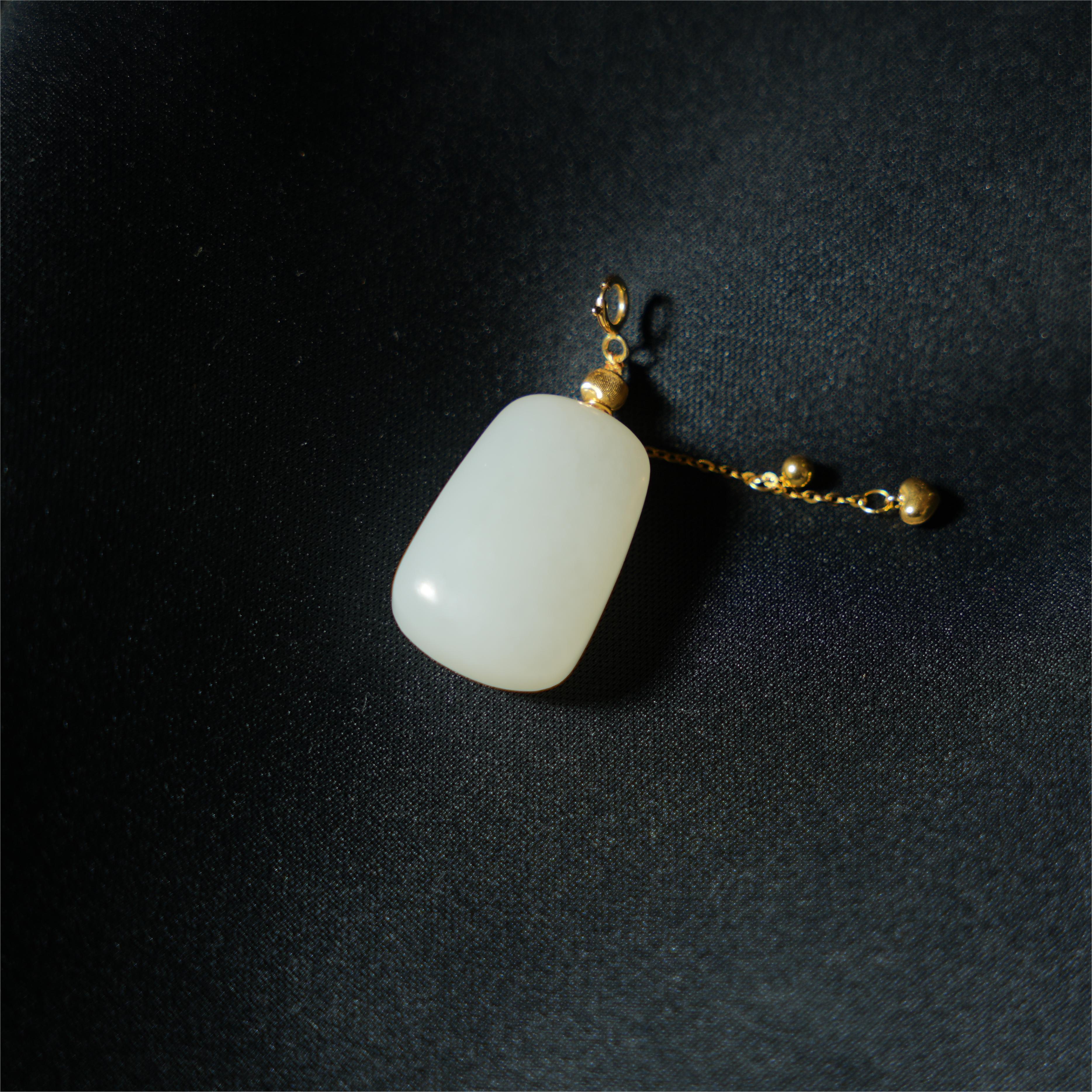 温池-天然和田玉18K金吊坠1