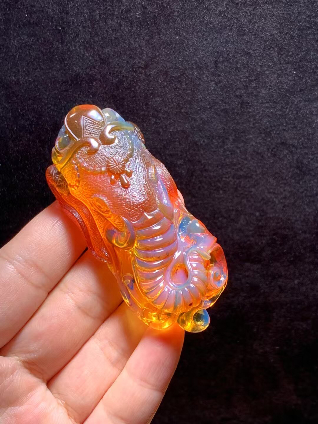 27.3克缅甸琥珀血珀蓝血象神吊坠吉祥如意手把件