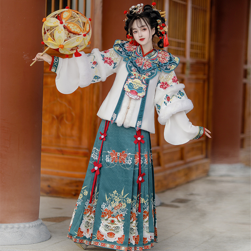 明制女秋冬季加厚拜年服马面裙爆款白色明制汉服女款2025新款爆款