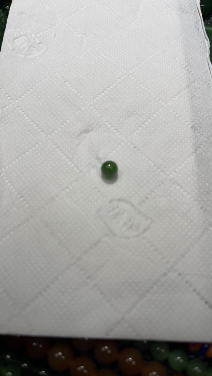 和田玉碧玉卡六单珠有少许矿点