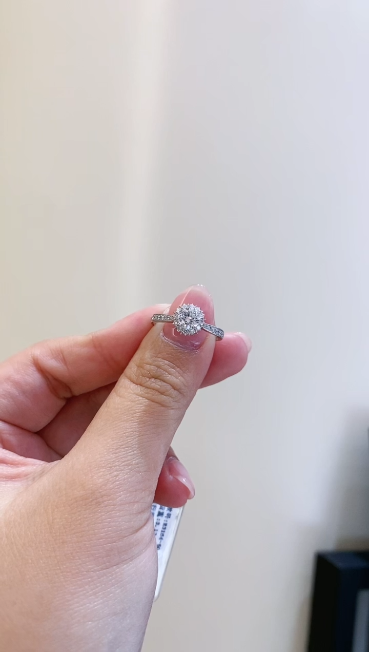 【闪购商品】实验室培育钻石18K金镶嵌50份雪花半镶