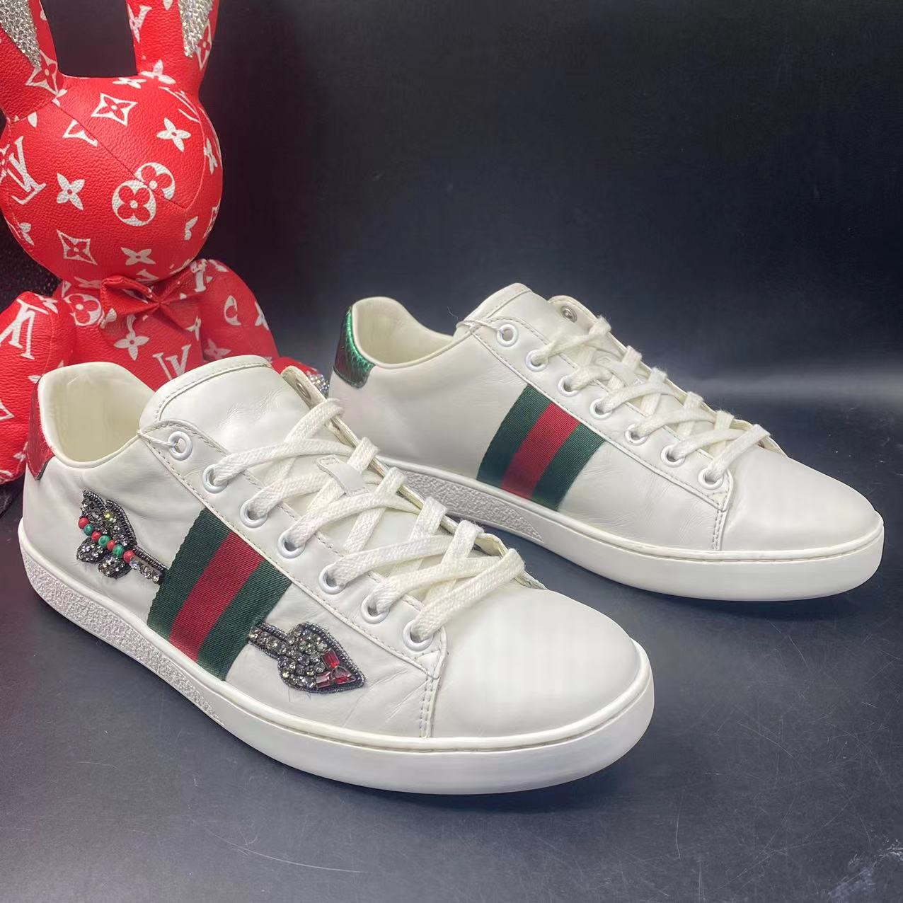【聚星福利】GUCCI/古驰 38欧码 男士时尚白色箭头休闲板鞋ddm1367