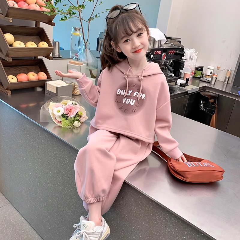 网红女童套装春秋季2024中大童休闲女孩时髦连帽卫衣运动三件套