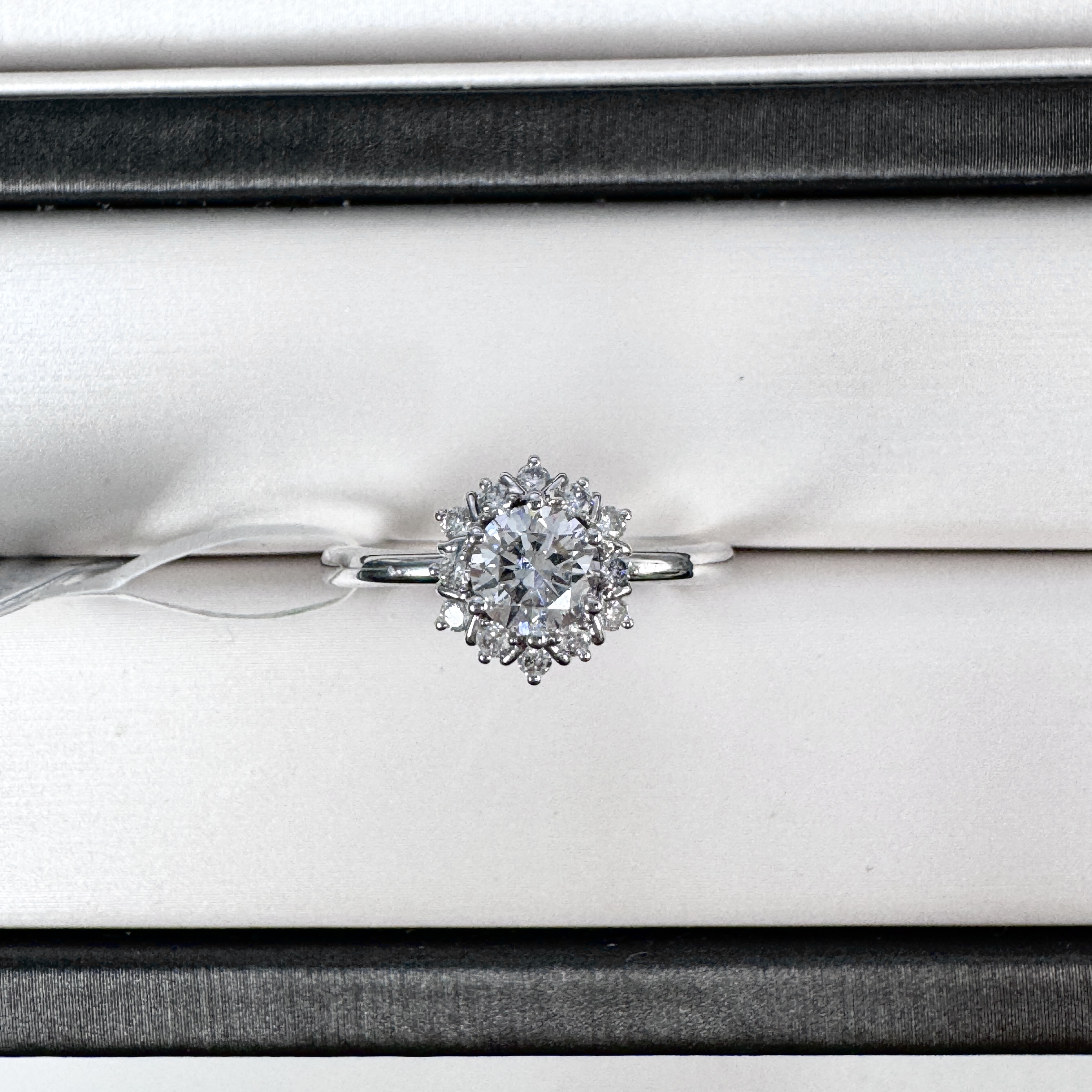 18K金镶嵌天然时尚钻石戒指H色SI净度D0.50 d0.134重2.76g15号