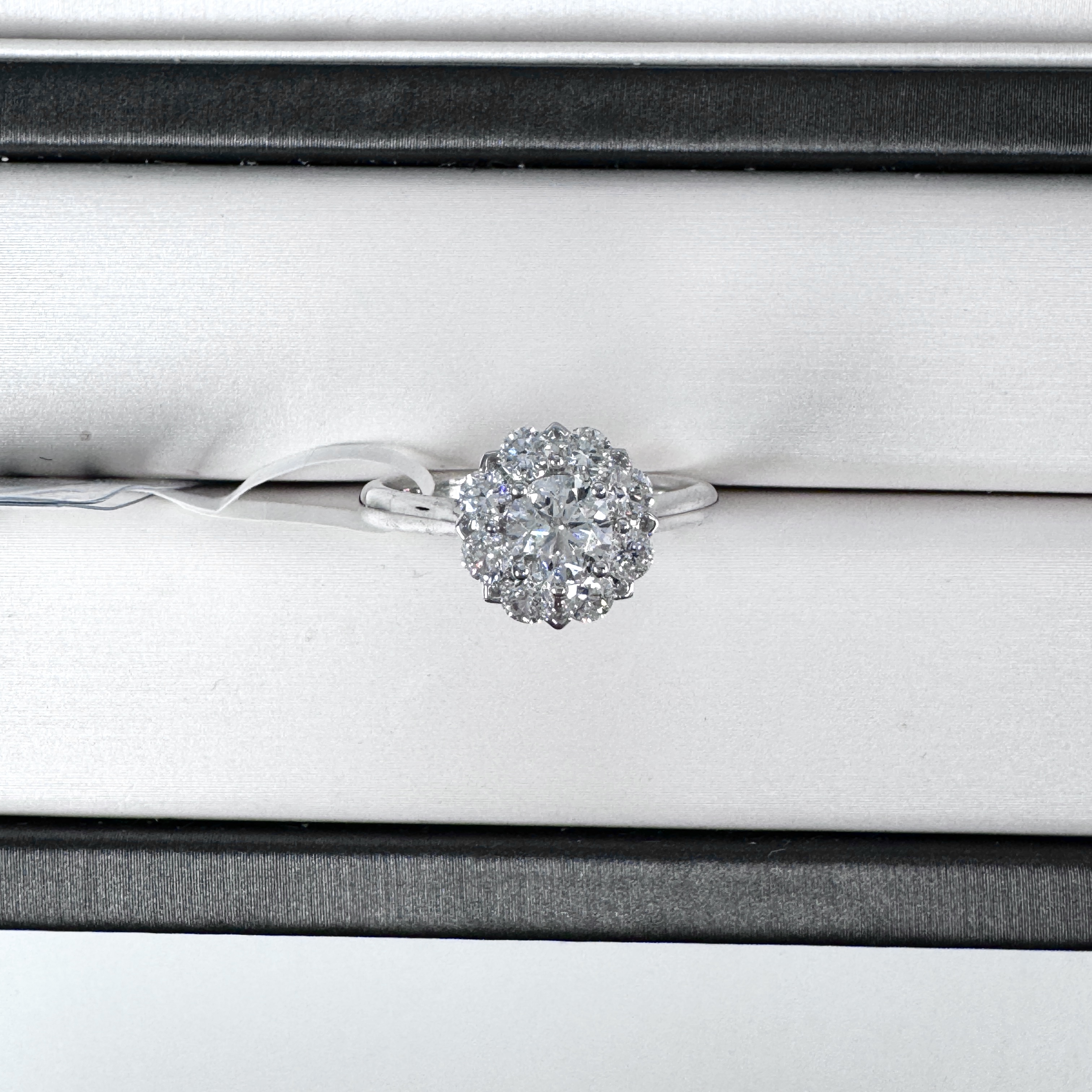 18K金镶嵌天然时尚钻石戒指FG色SI净度D0.508 d0.504重3.15g13号