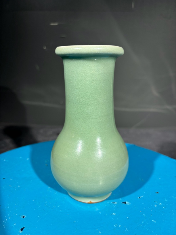 龙泉窑梅子青注瓶