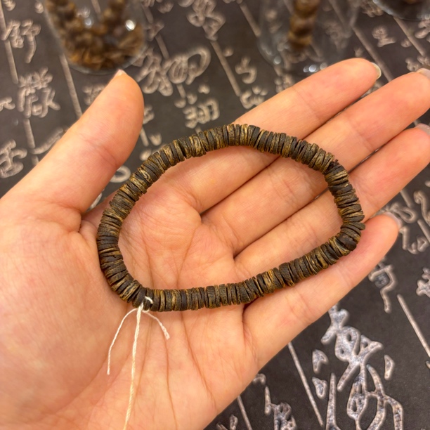 奇楠沉香沉水片片珠单圈卡6/4.5克