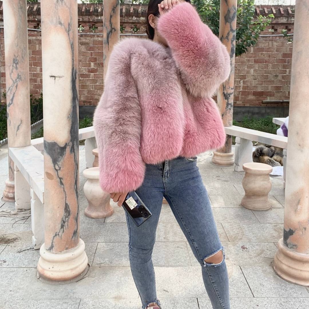 小鹏家渐变粉色狐狸王短款外套 女装时尚