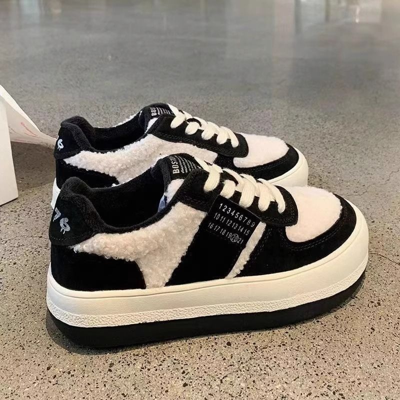 2023年小众设计感保暖羊羔绒鞋子女冬季新款初高中加绒款厚底板鞋