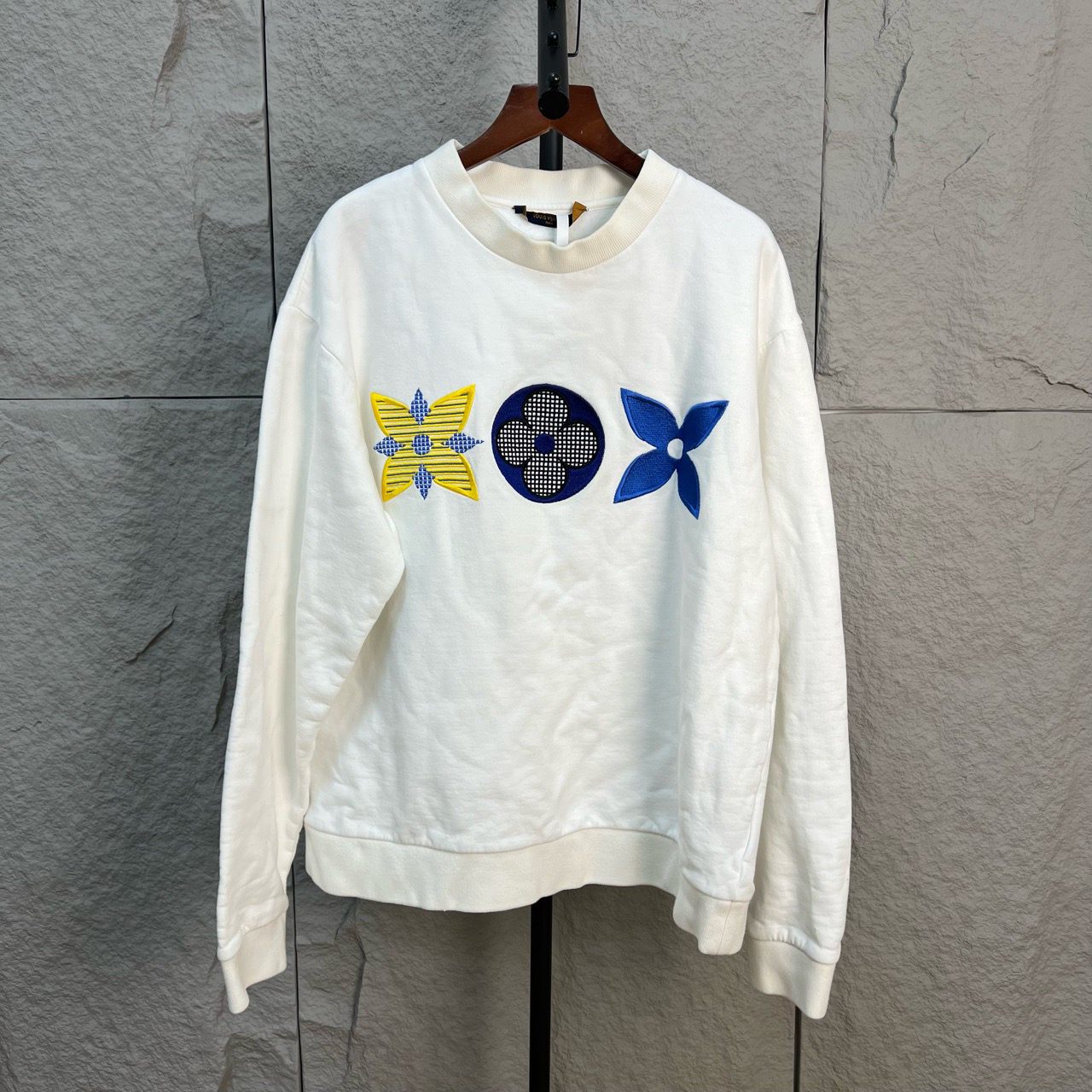 99新 LouisVuitton/路易威登 白色三花刺绣卫衣L码 ys000258