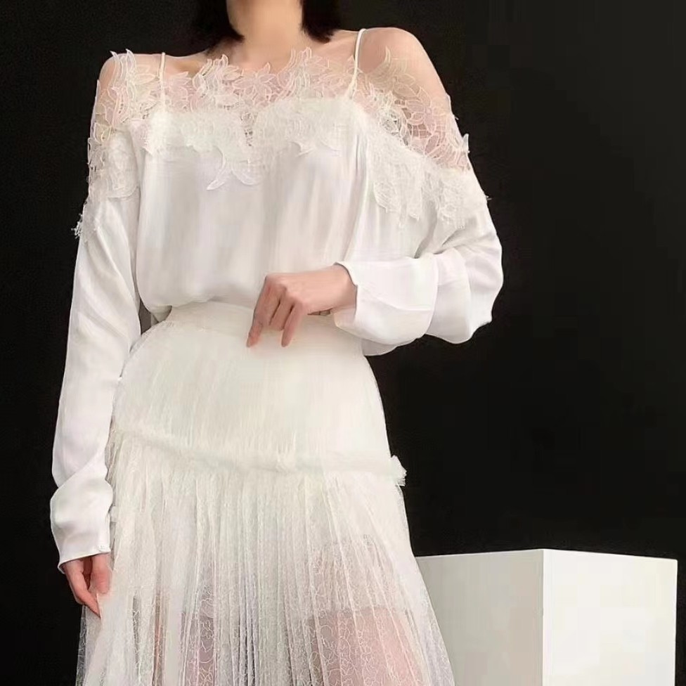 24新款小众设计时尚蕾丝吊带长袖女款上衣秋冬重工气质冬季女士