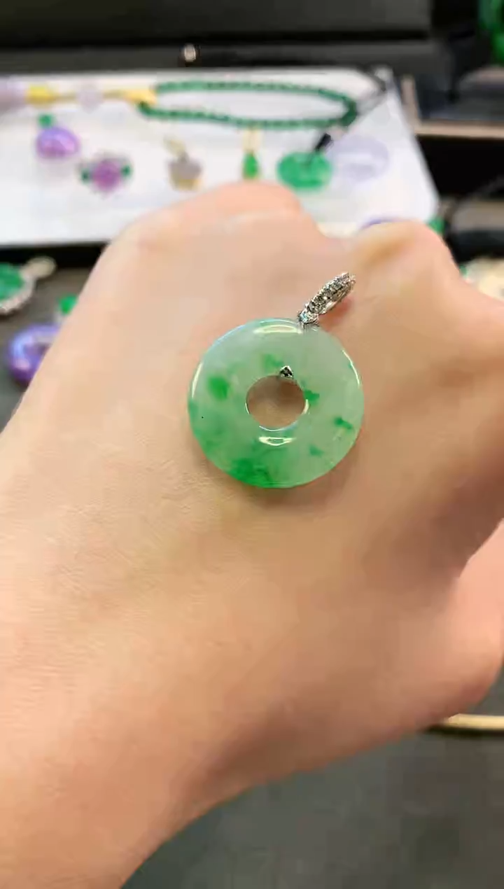 【闪购商品】翡翠吊坠18K金镶嵌吊坠