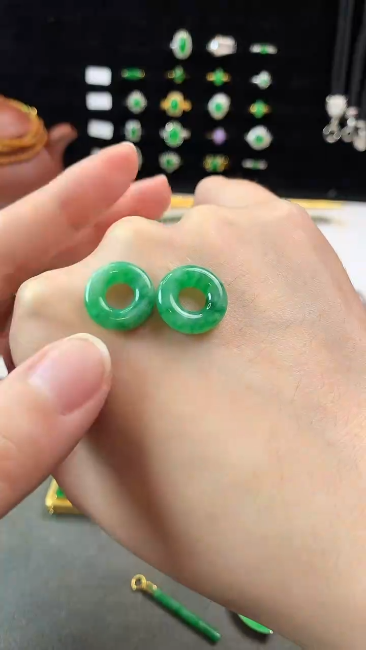【闪购商品】翡翠耳饰未镶嵌有纹