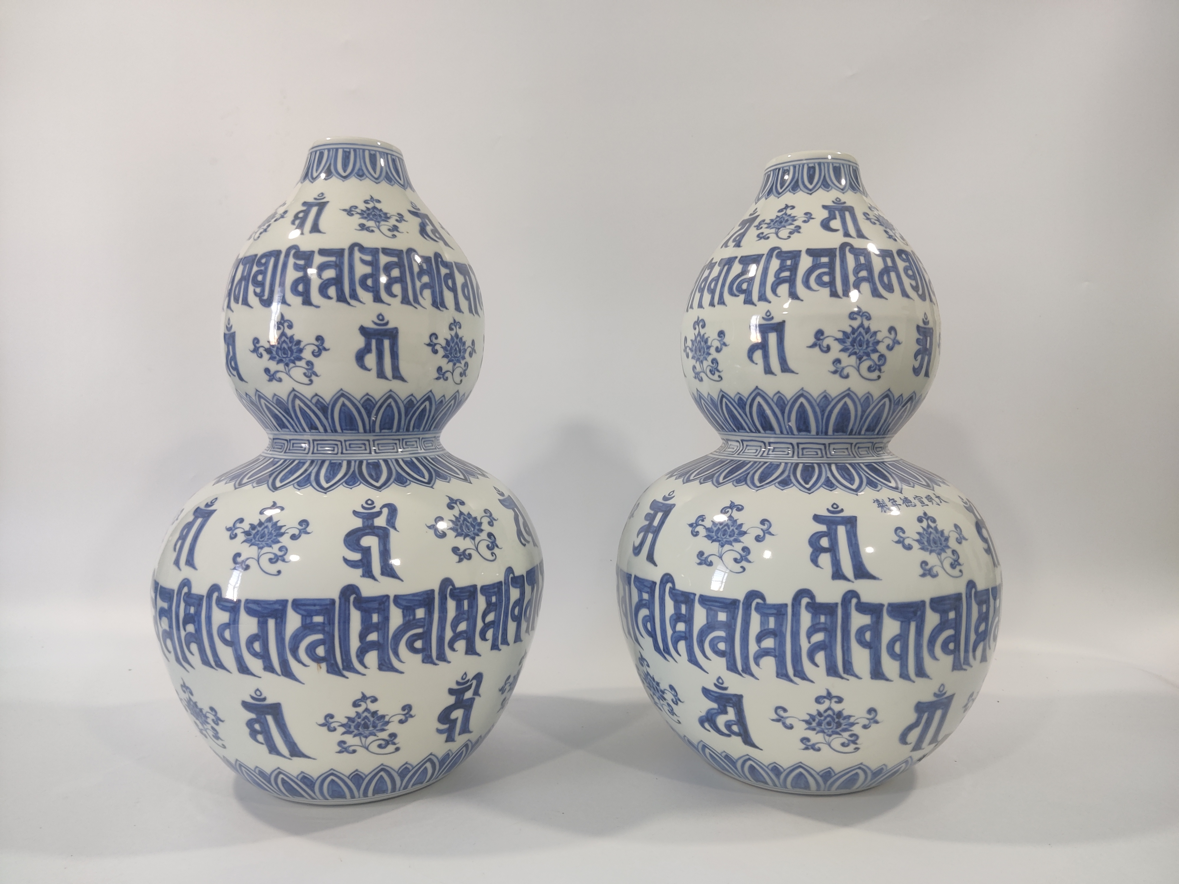 青花葫芦文字瓶一对