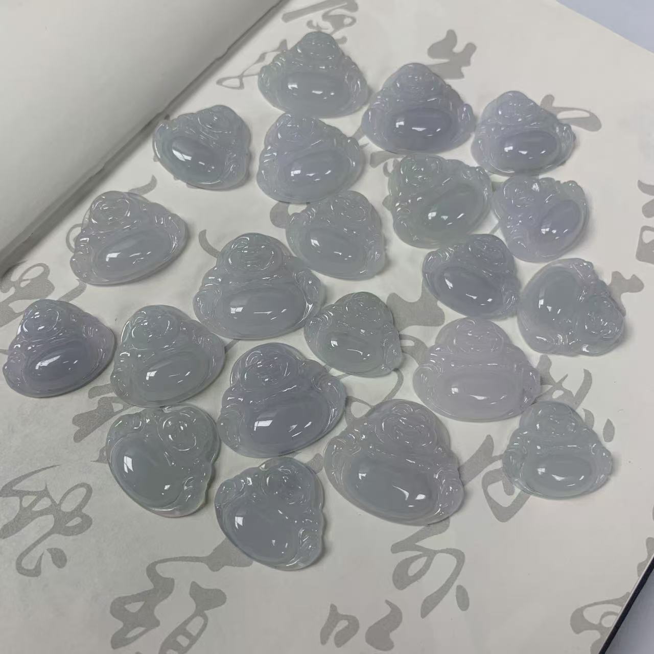 缅甸天然A货翡翠细糯冰笑面佛时尚素款翡翠佛公吊坠-多样性发其一