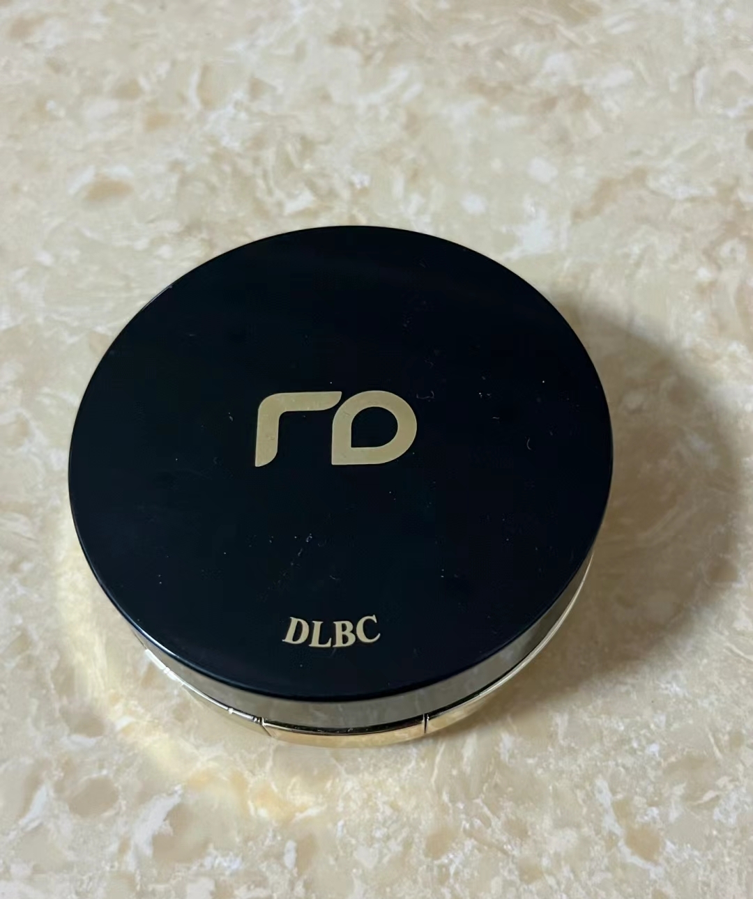 R黑色气垫清透裸妆