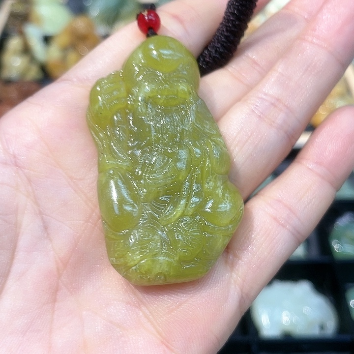 蛇纹石玉颈饰未镶嵌