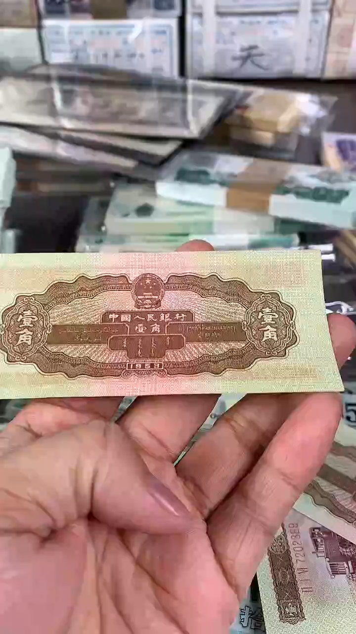 【闪购商品】黄一角尾7624