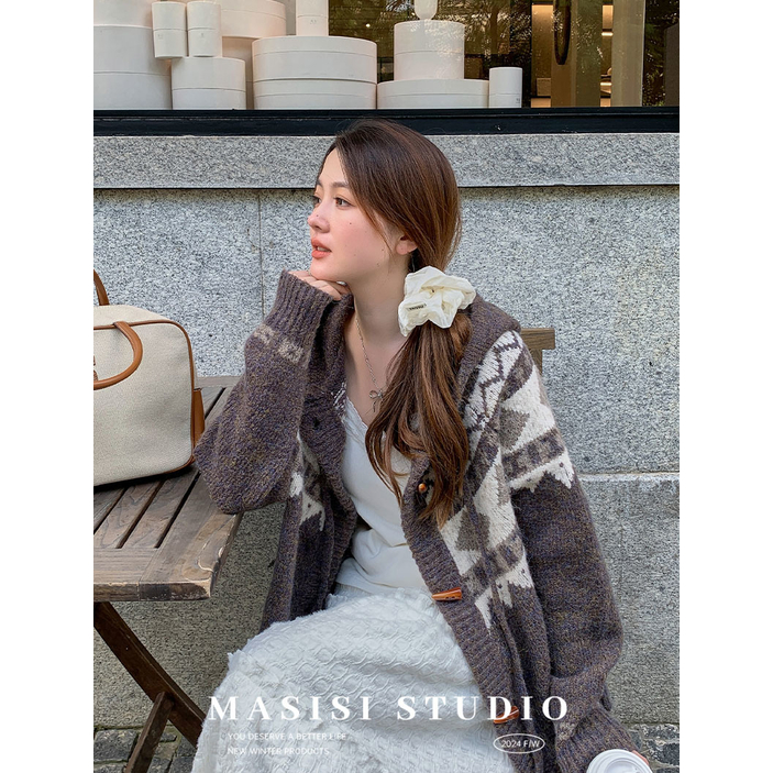 【宠粉回馈】马西西牛角扣连帽毛衣开衫女冬大码宽松显瘦外套上衣