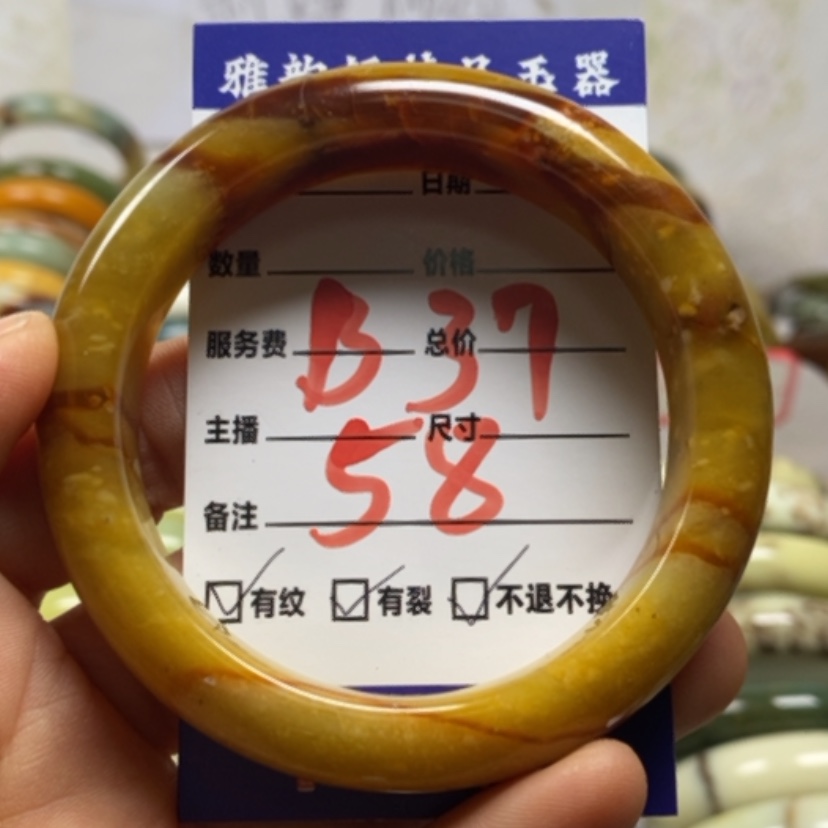 【闪购商品】蛇纹石玉手镯未镶嵌时***?