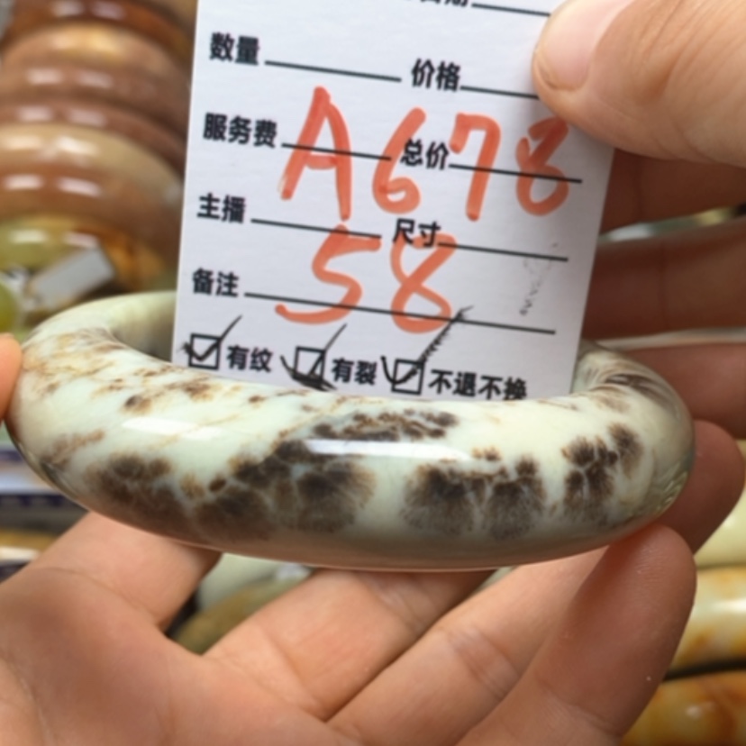 【闪购商品】蛇纹石玉手镯未镶嵌