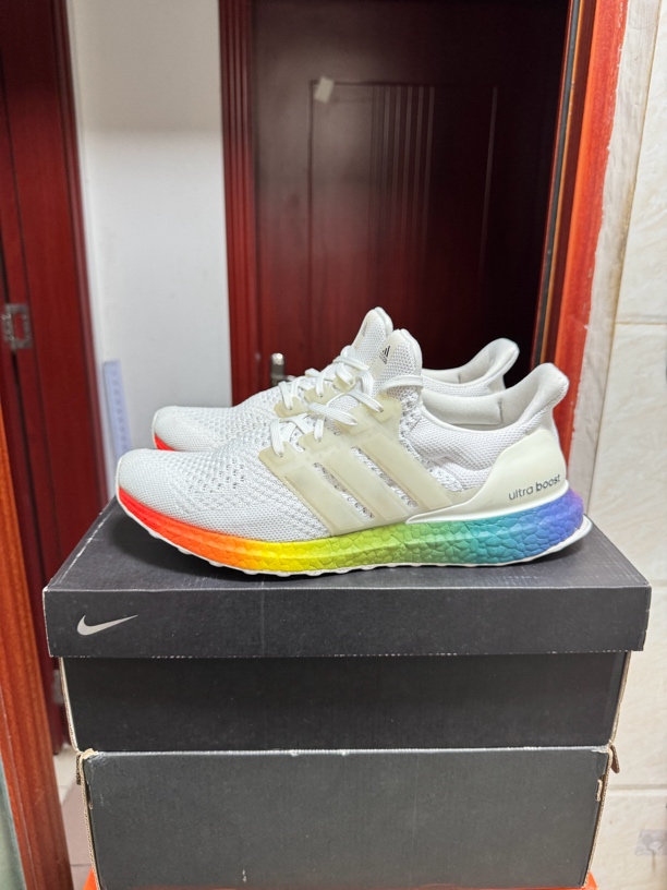 42.5码 ub4.0 白彩虹 95新成色 无原盒 跑鞋