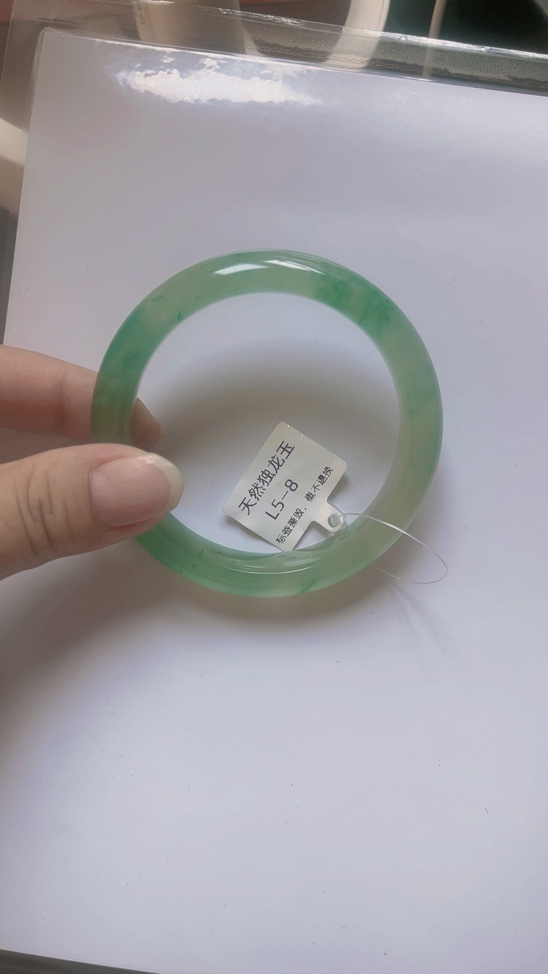 石英质玉手镯时尚绿色高冰独龙玉精美