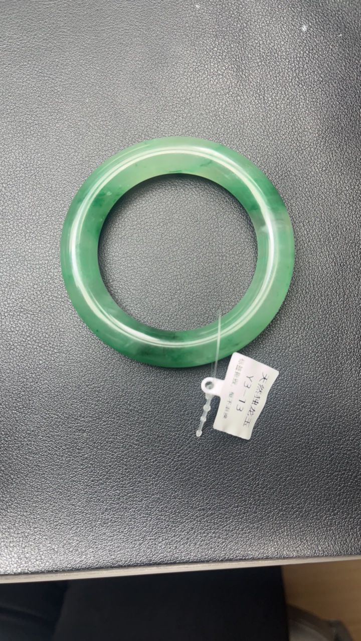 石英质玉手镯时尚美人镯独龙玉高冰绿色圆镯