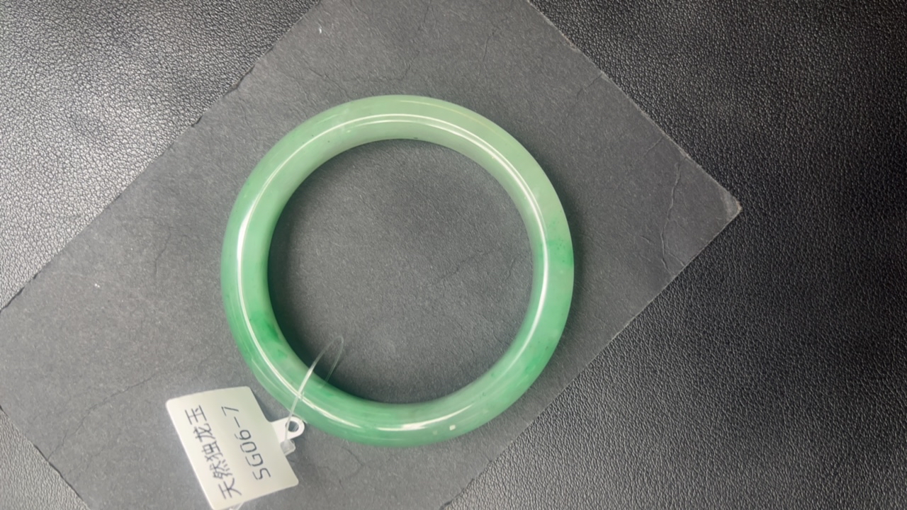 石英质玉手镯高冰