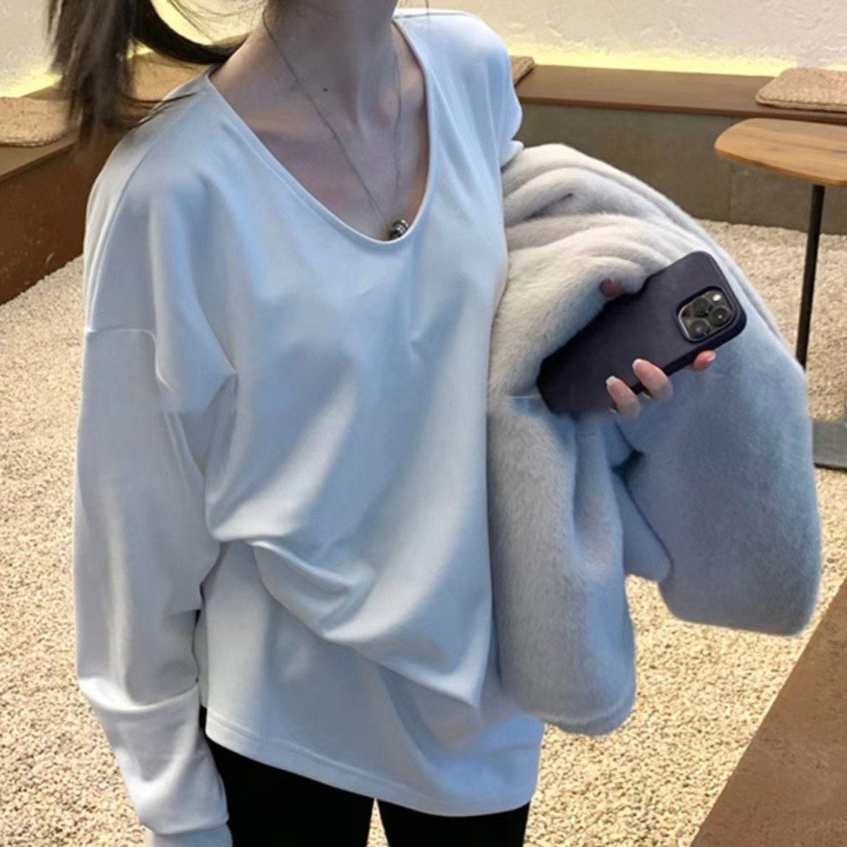 女2025新款内搭打底衫辣妹德绒慵懒显瘦外穿中长款v领上衣白色