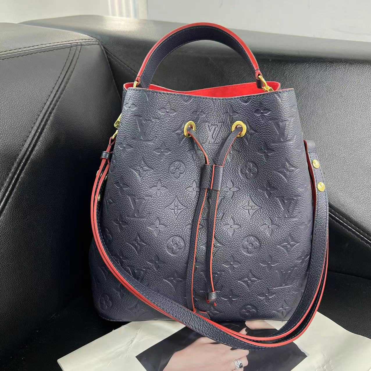 95新 LouisVuitton/路易威登 捐金沉珠/压纹水桶包