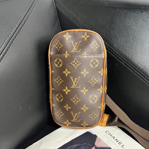95新 LouisVuitton/路易威登 捐金沉珠/蛋蛋胸包中古