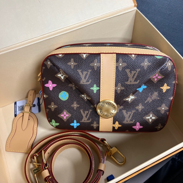 95新 LouisVuitton/路易威登 捐金沉珠/tyler联名款邮差包单肩