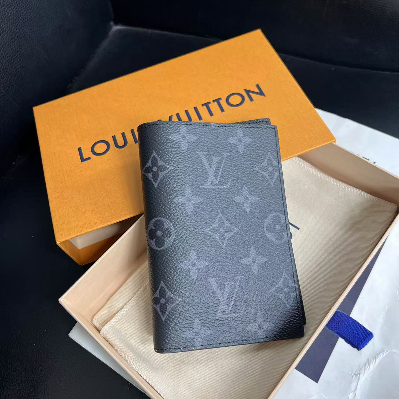 95新 LouisVuitton/路易威登 捐金沉珠/黑武士卡包护照夹
