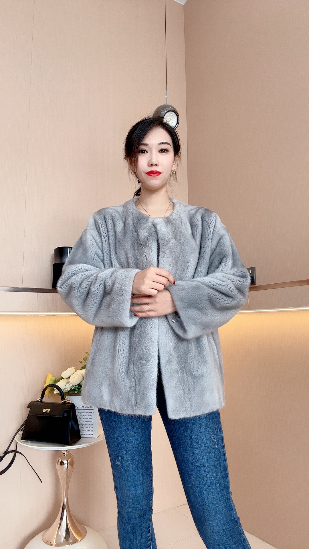 蓝宝石原色进口整貂圆领落肩直袖65衣长百搭时尚休闲i