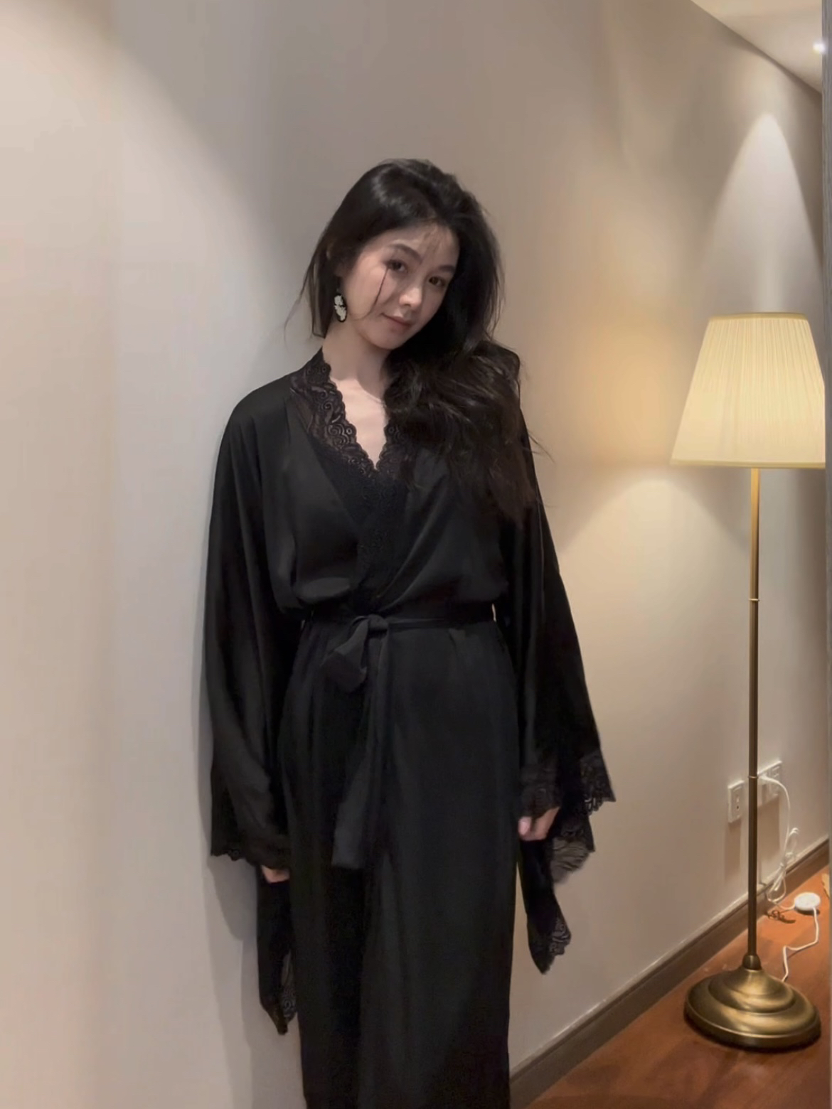 〈耀黑女王〉贵气大女主风蕾丝缎面性感睡袍浴袍