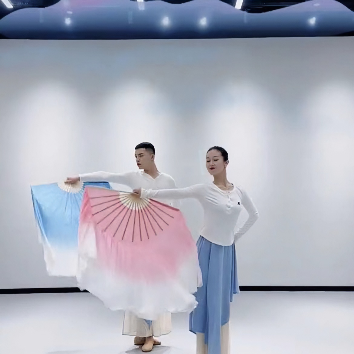【佳琦推荐】中国古典舞 现代舞中国舞飘逸仿真丝长款 舞蹈扇