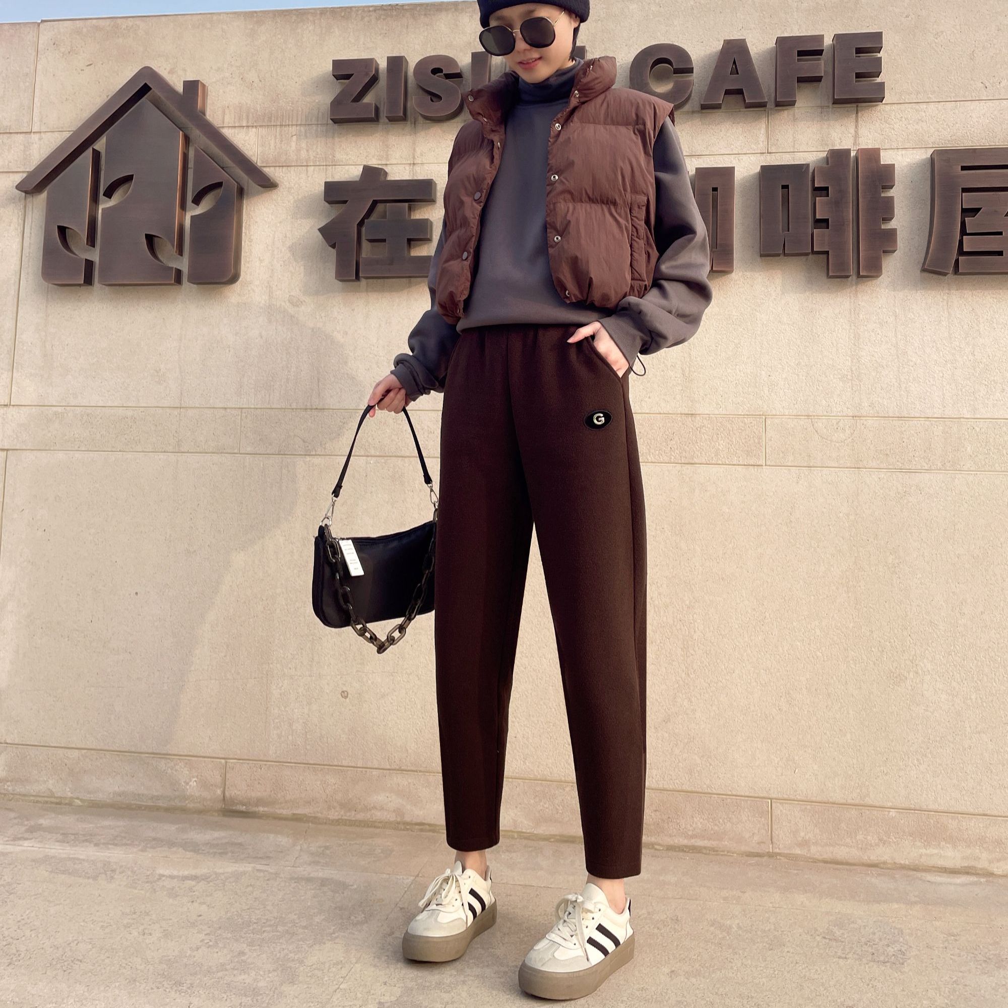 30161秋冬款简约时尚铂金绒咖色女士萝卜裤休闲百搭