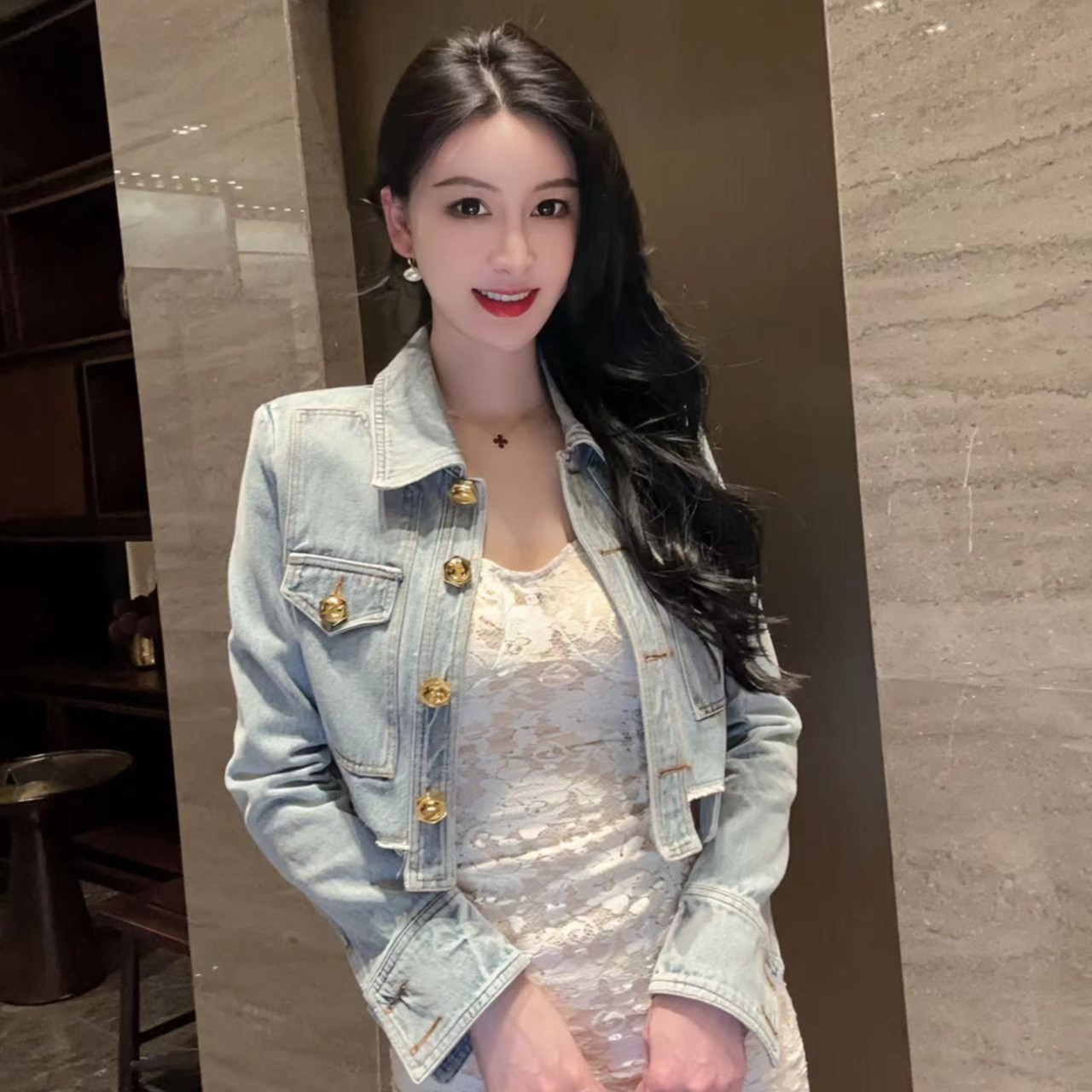 LI QINGQING不规则下摆金属纽扣时尚百搭牛仔短外套
