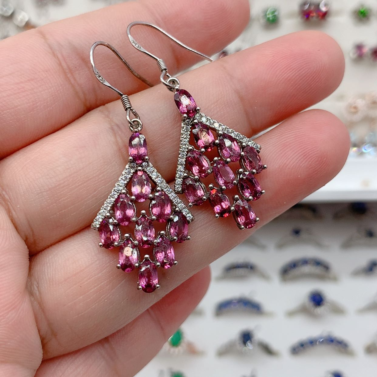 【闪购商品】石榴石耳勾银S925镶嵌雨**全