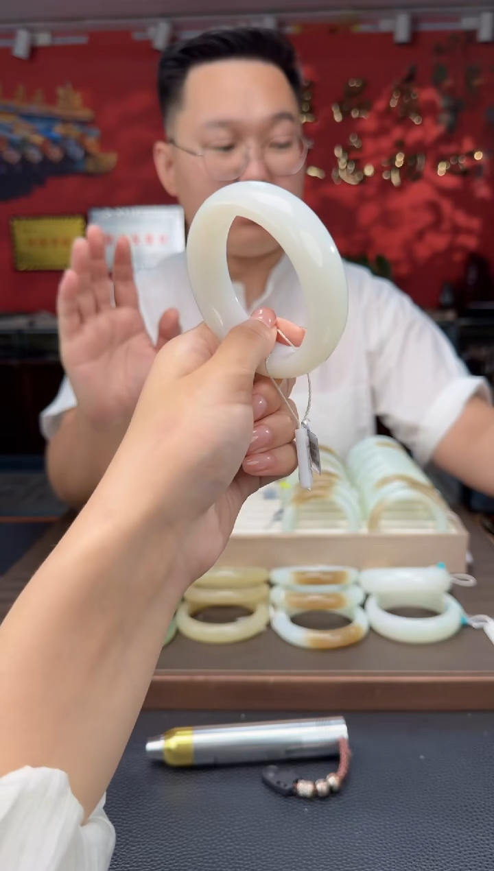 【闪购商品】和田玉.未镶嵌白玉宽版镯55-63