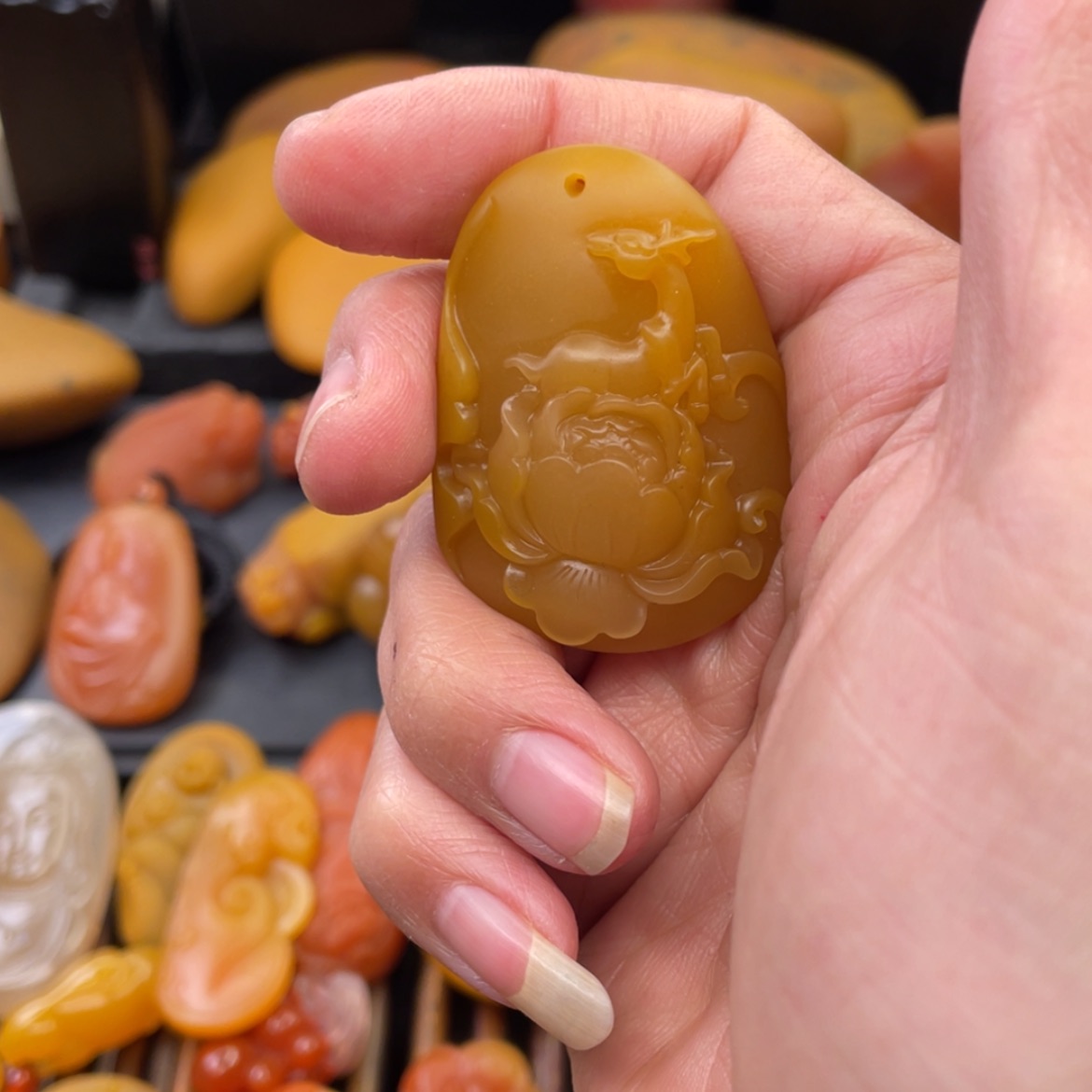 【闪购商品】石英质玉黄蜡石挂件未镶嵌繁*