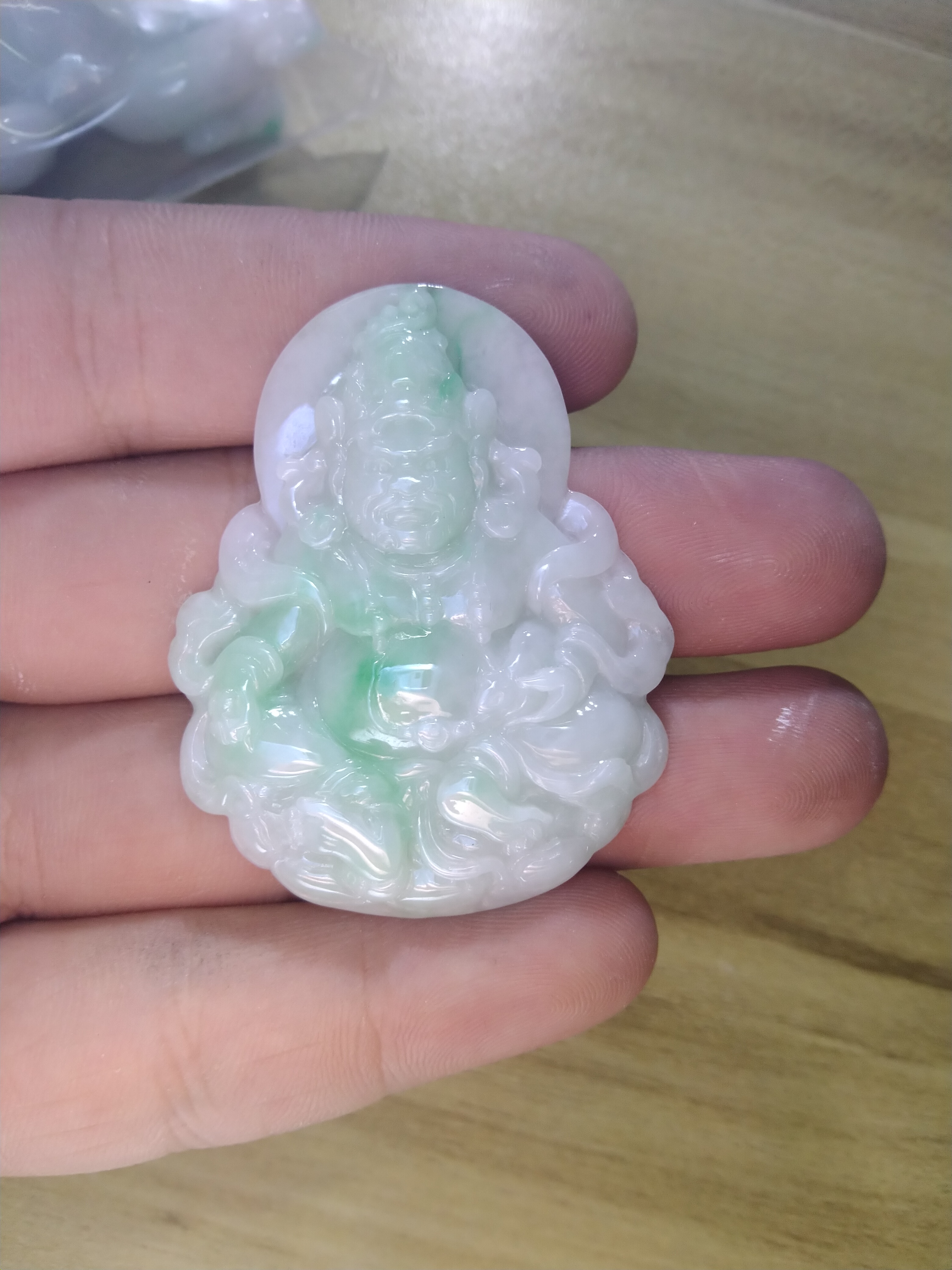 翡翠财神天然翡翠妈妈时尚绿色雕刻高冰精雕