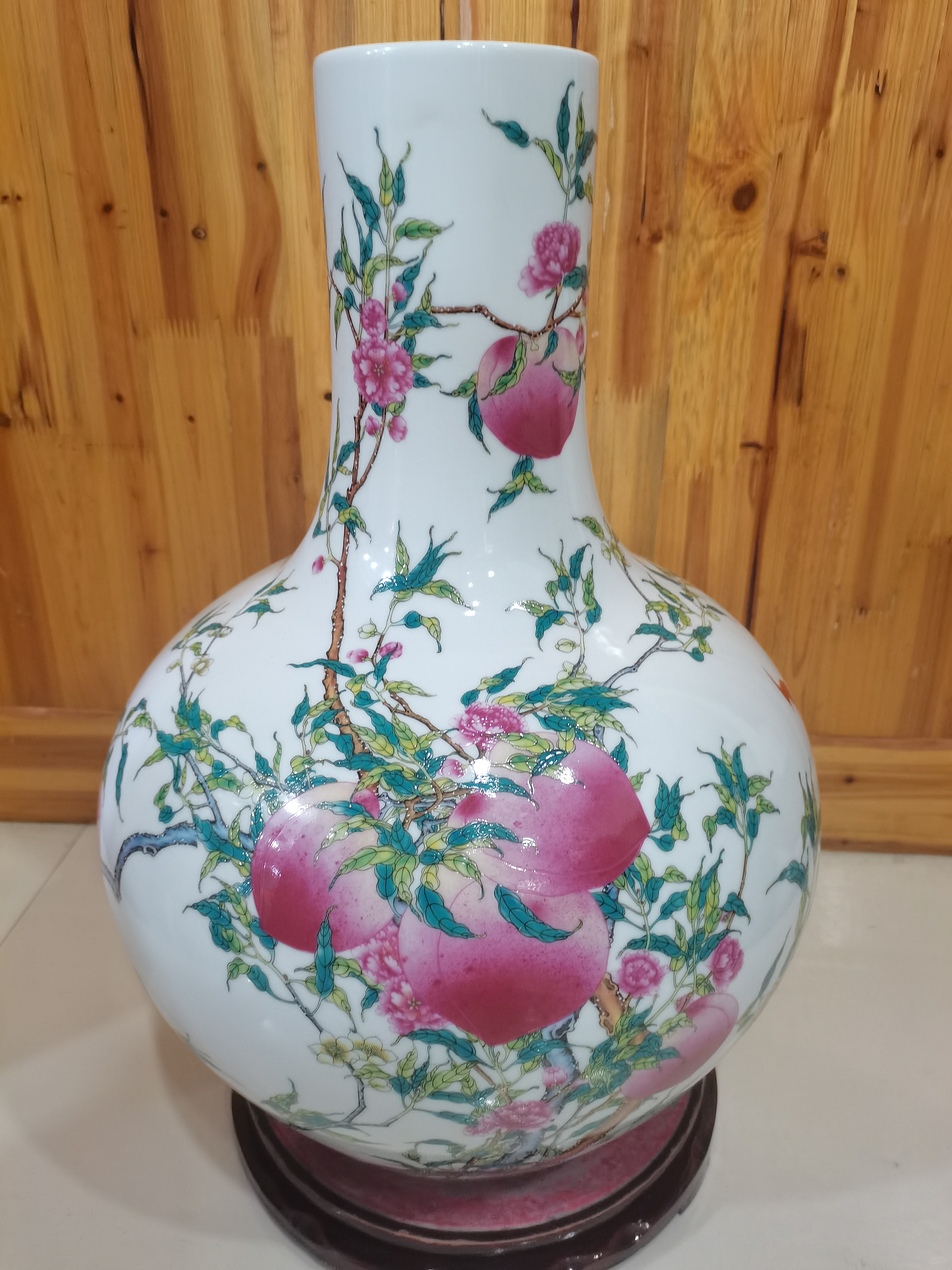 景德镇粉彩九桃天球瓶