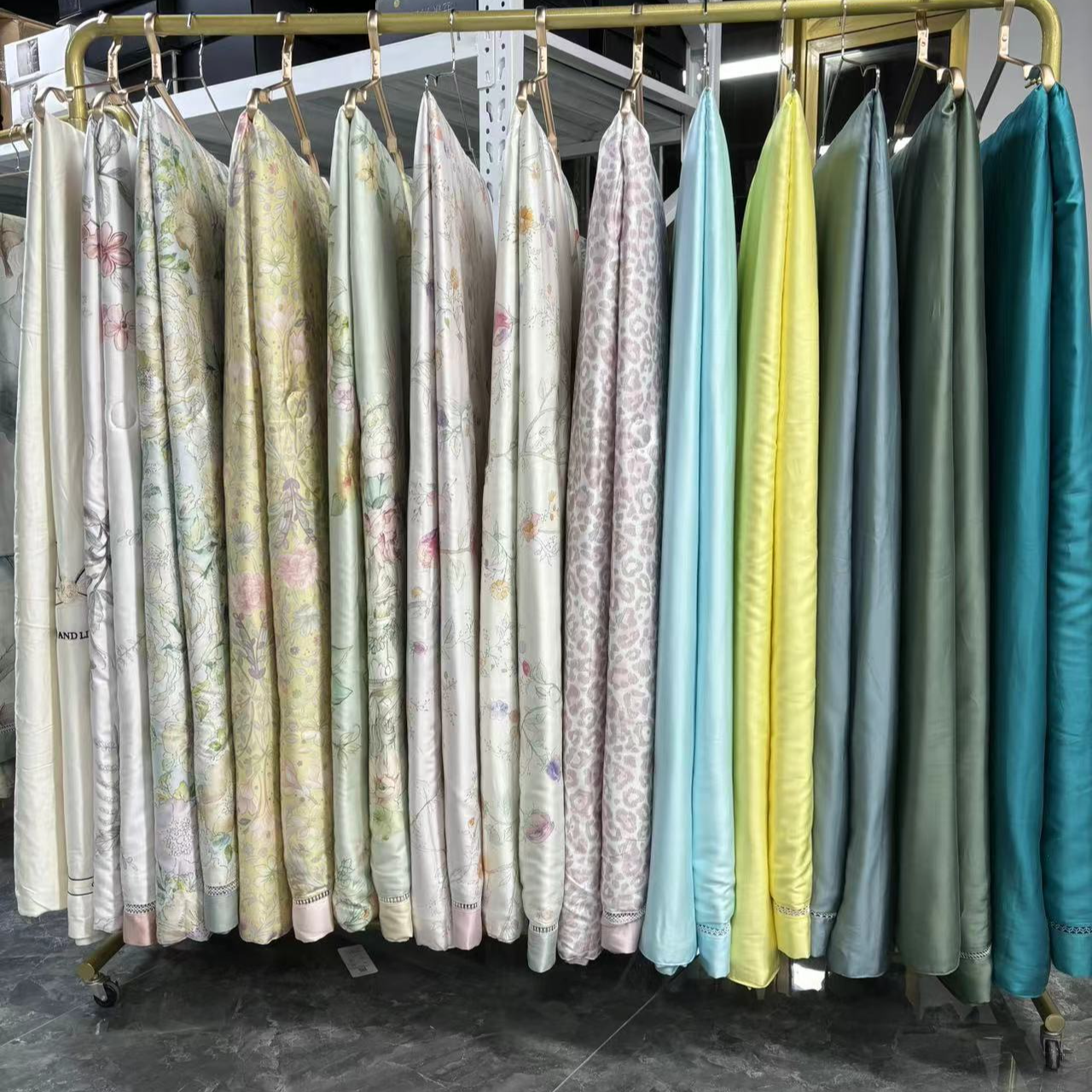 【客服备用链接66】   夏被 春秋被  四件套 品牌尾单